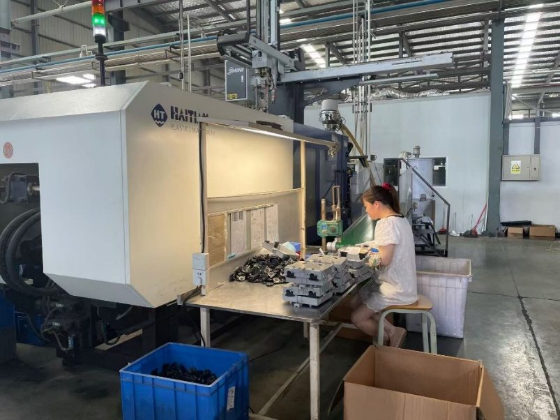 Injection molding floor